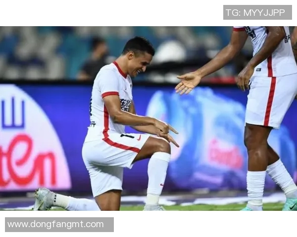 南京足球队以57分稳居联赛积分榜首位追赶者仍在奋力追逐